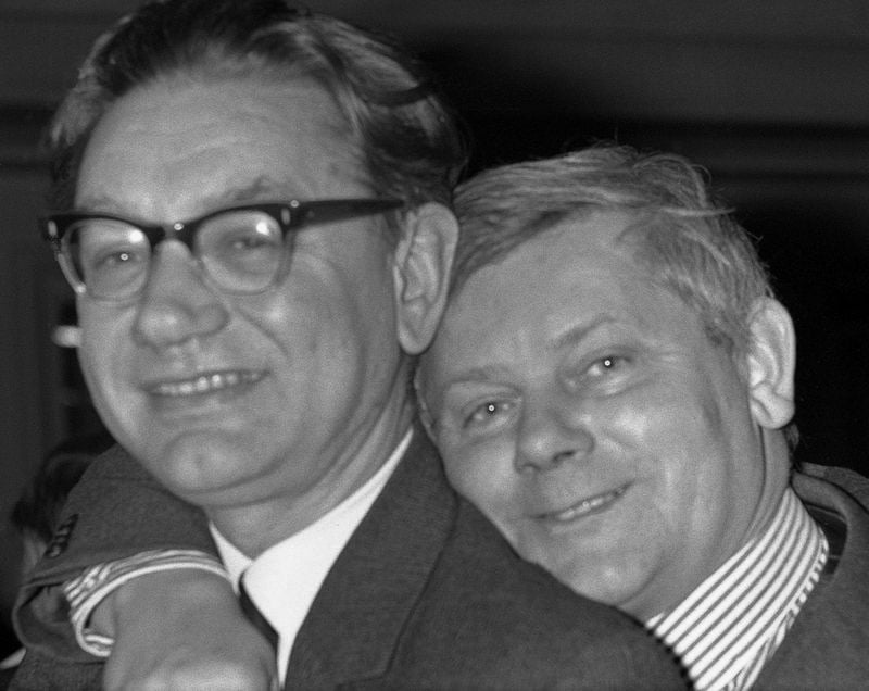 Od prawej: Zbigniew Herbert i Wiktor Woroszylski na 18. Zjeździe ZLP w Łodzi, 4 lutego 1972, fot. Danuta B. Łomaczewska / East News